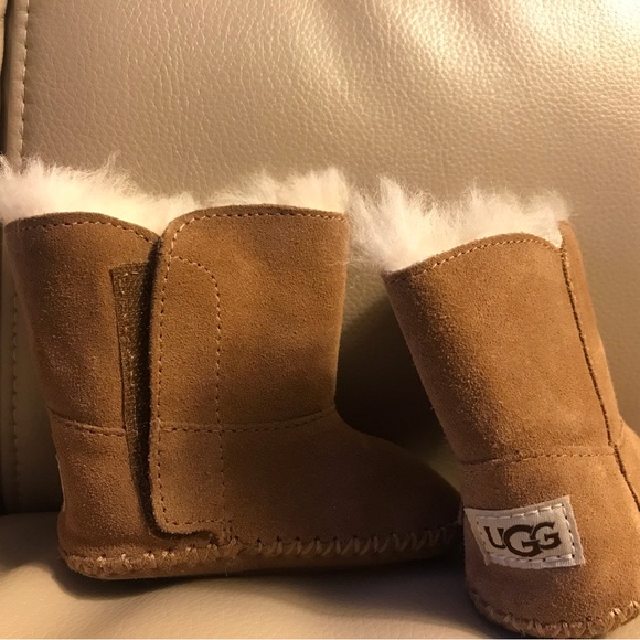 BABY UGG BOOTS CLASSIC CHESTNUT BROWN INFANT NWOT COZY BOOTIES SMALL FUR LINING - Picture 3 of 7